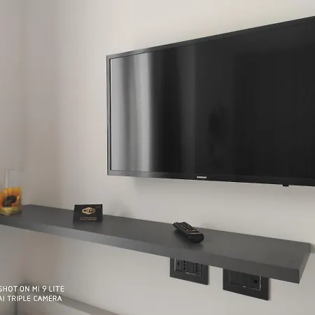 לינה וארוחת בוקר Thalya Luxury 4*